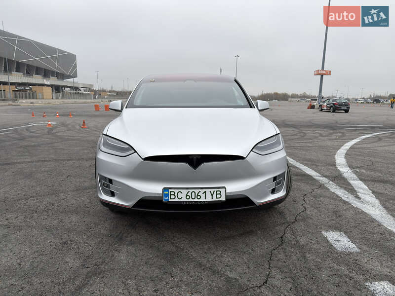 Позашляховик / Кросовер Tesla Model X 2017 в Львові