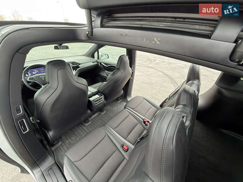 Позашляховик / Кросовер Tesla Model X 2017 в Львові