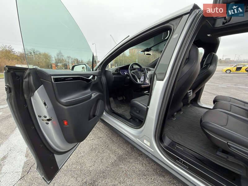 Позашляховик / Кросовер Tesla Model X 2017 в Львові