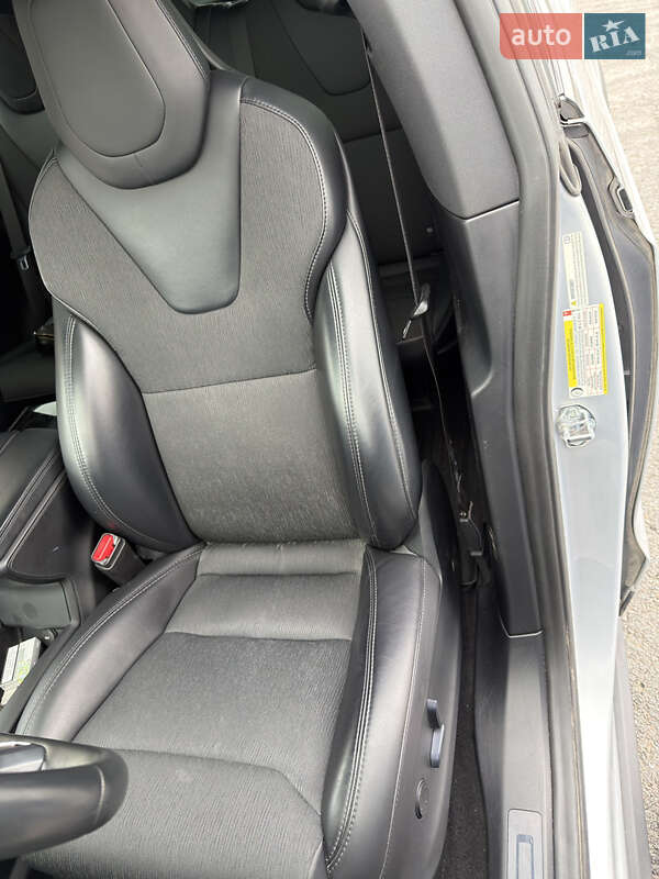 Позашляховик / Кросовер Tesla Model X 2017 в Львові