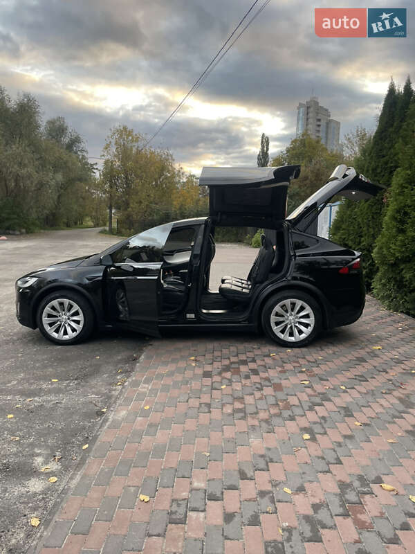 Tesla Model X 2020