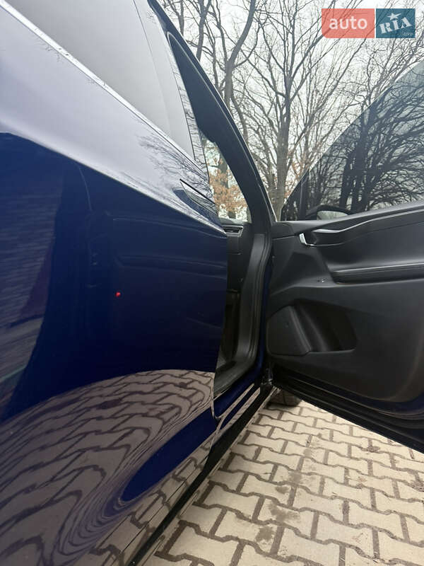 Позашляховик / Кросовер Tesla Model X 2016 в Києві фото 10 Позашляховик / Кросовер Tesla Model X 2016 в Києві