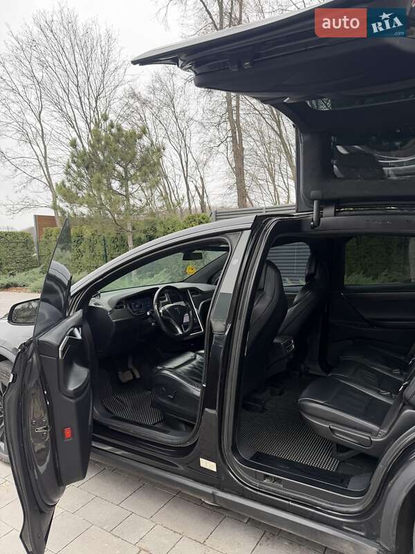 Внедорожник / Кроссовер Tesla Model X 2017 в Умани