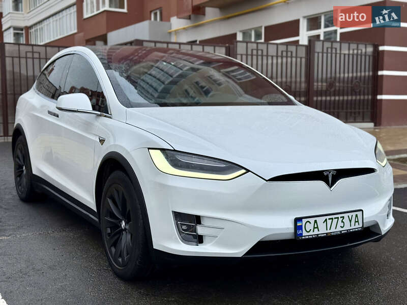 Позашляховик / Кросовер Tesla Model X 2019 в Умані