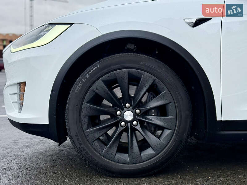 Позашляховик / Кросовер Tesla Model X 2019 в Умані