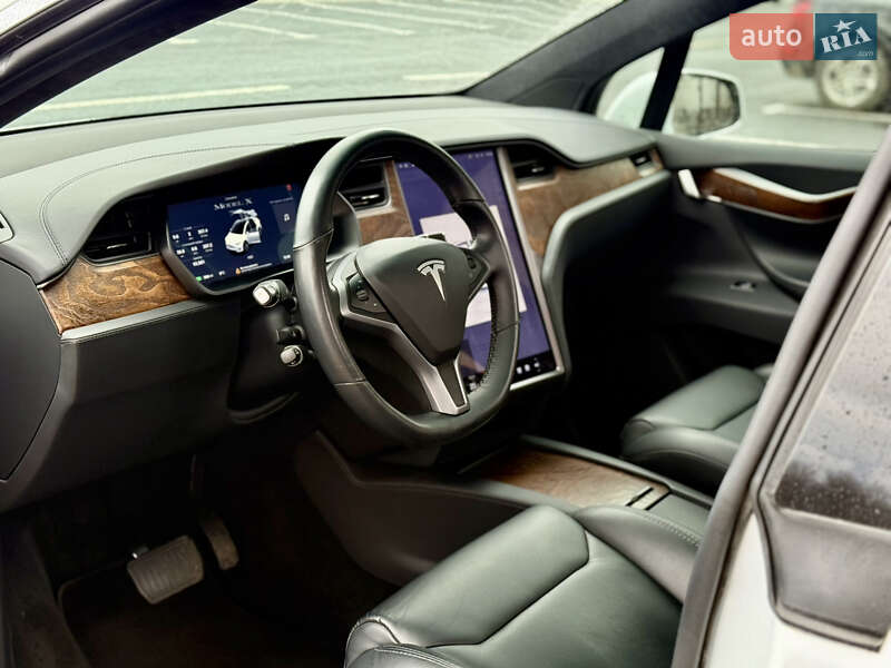 Позашляховик / Кросовер Tesla Model X 2019 в Умані
