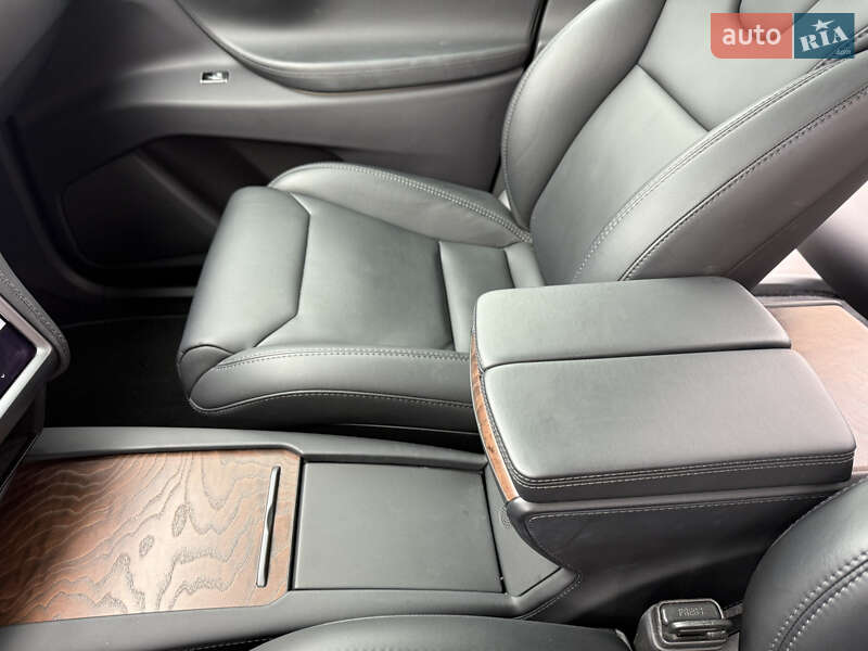 Позашляховик / Кросовер Tesla Model X 2019 в Умані