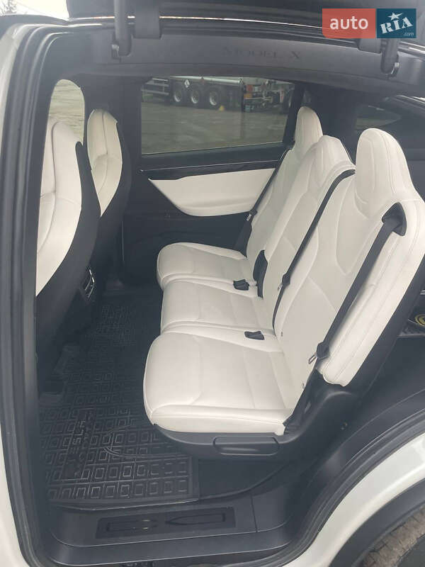 Внедорожник / Кроссовер Tesla Model X 2017 в Черновцах