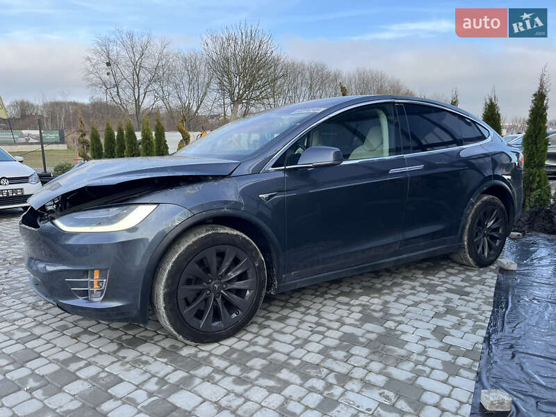 Позашляховик / Кросовер Tesla Model X 2018 в Львові