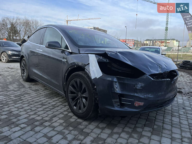 Позашляховик / Кросовер Tesla Model X 2018 в Львові