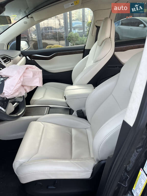 Позашляховик / Кросовер Tesla Model X 2018 в Львові