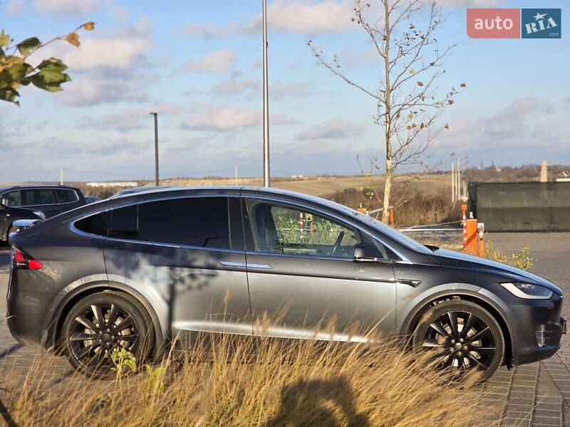 Позашляховик / Кросовер Tesla Model X 2018 в Рівному
