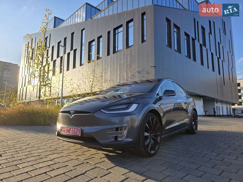Позашляховик / Кросовер Tesla Model X 2018 в Рівному
