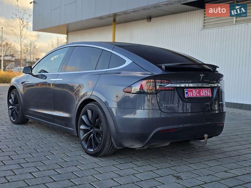 Позашляховик / Кросовер Tesla Model X 2018 в Рівному