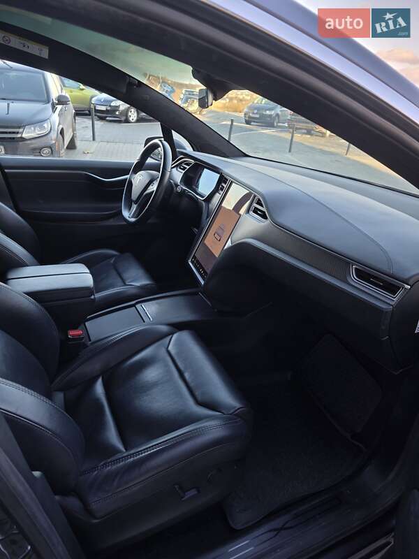 Позашляховик / Кросовер Tesla Model X 2018 в Рівному