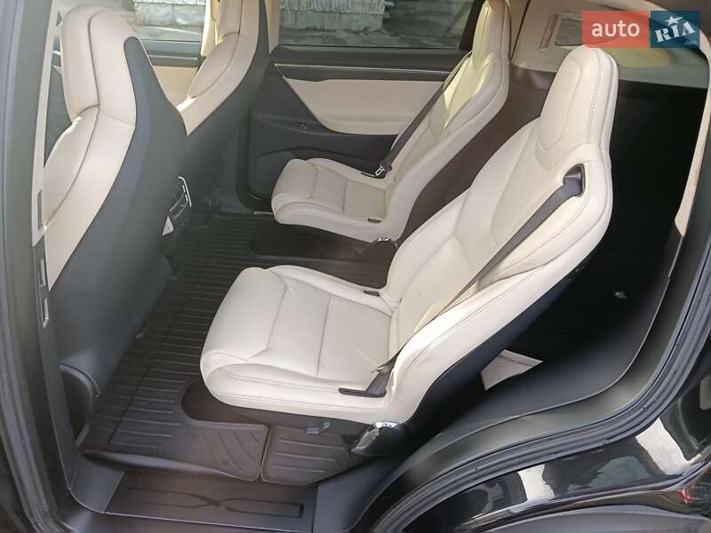 Позашляховик / Кросовер Tesla Model X 2017 в Києві