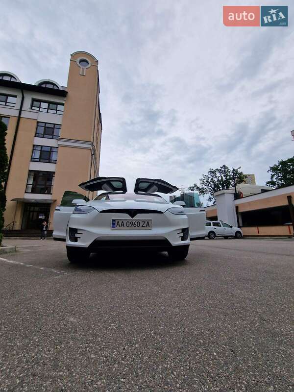 Внедорожник / Кроссовер Tesla Model X 2018 в Киеве