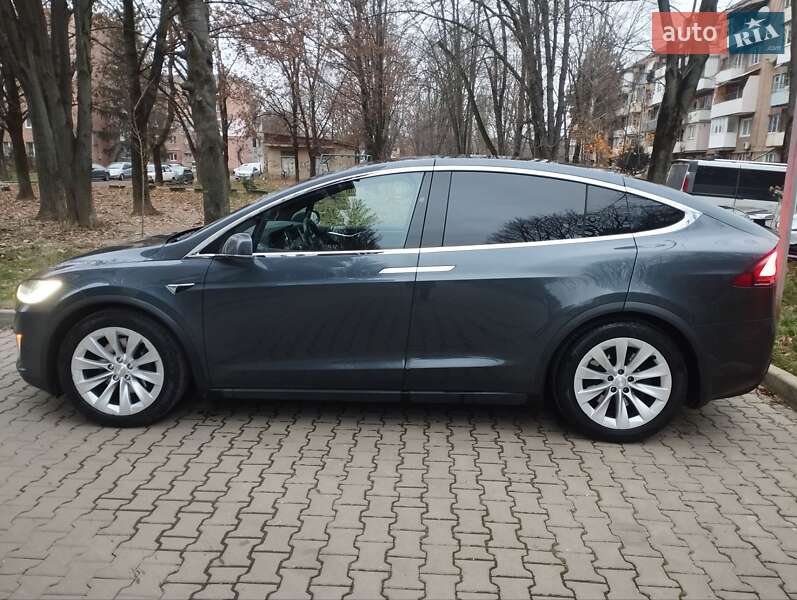 Позашляховик / Кросовер Tesla Model X 2016 в Ужгороді