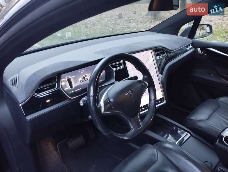 Позашляховик / Кросовер Tesla Model X 2016 в Ужгороді