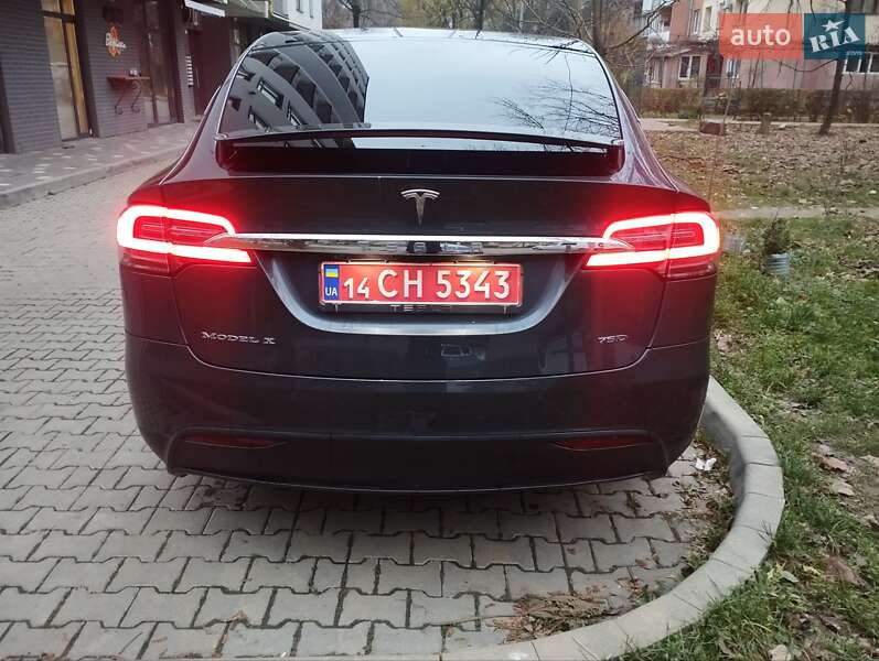 Позашляховик / Кросовер Tesla Model X 2016 в Ужгороді