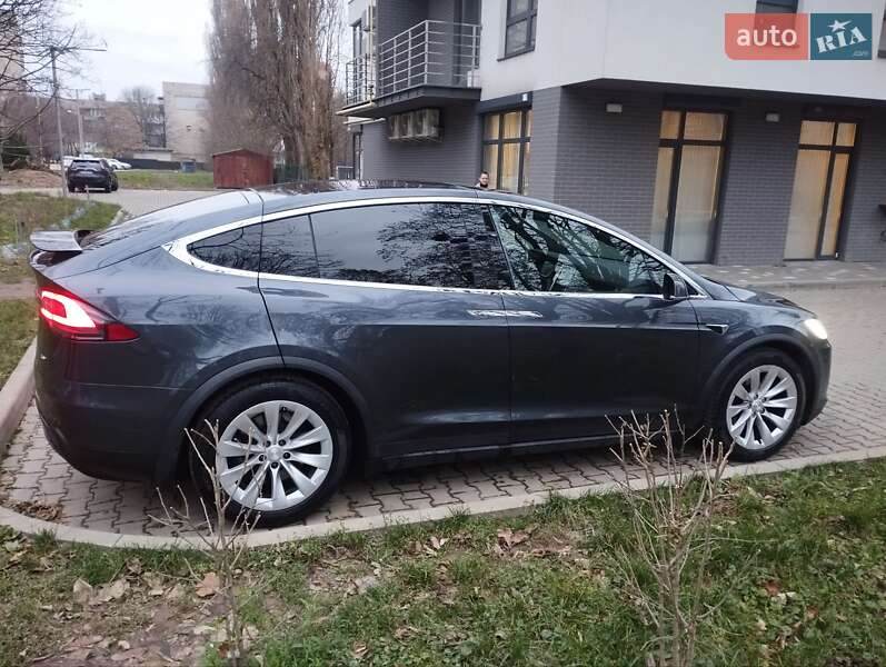 Позашляховик / Кросовер Tesla Model X 2016 в Ужгороді