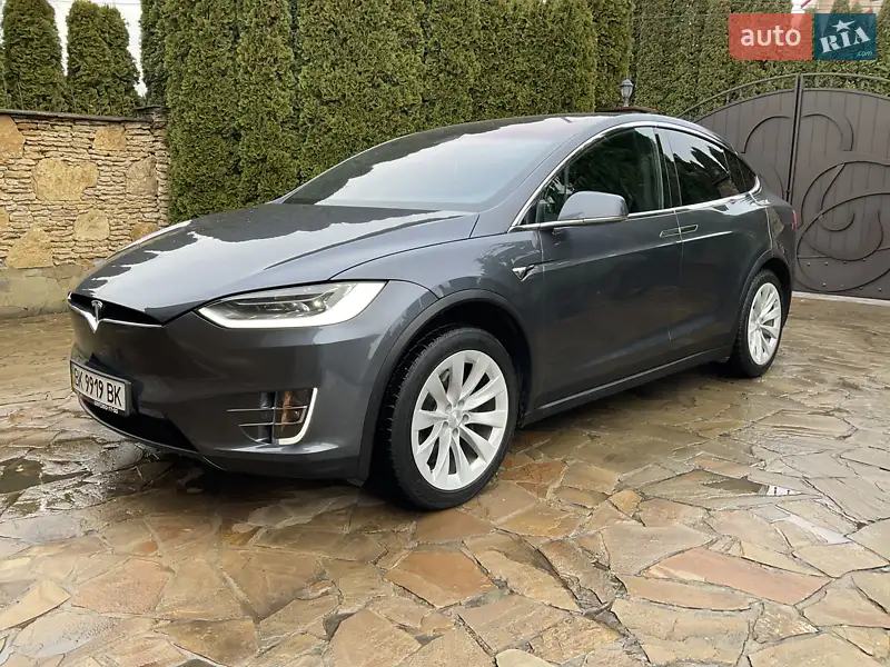 Tesla Model X 2019