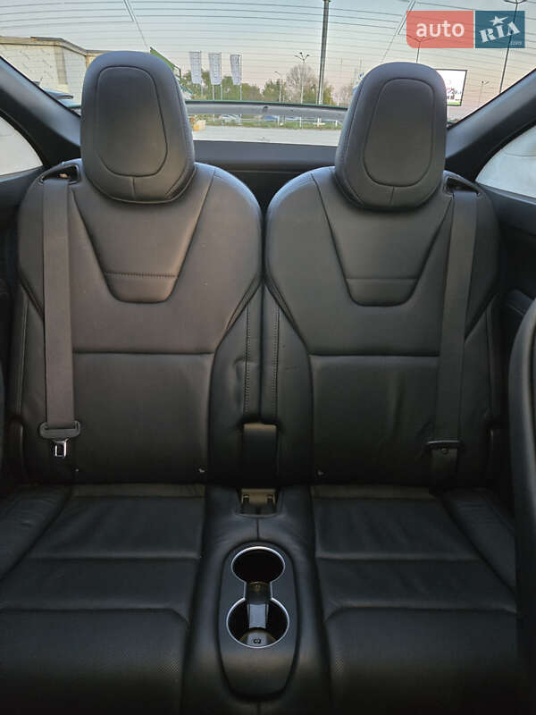 Позашляховик / Кросовер Tesla Model X 2016 в Харкові