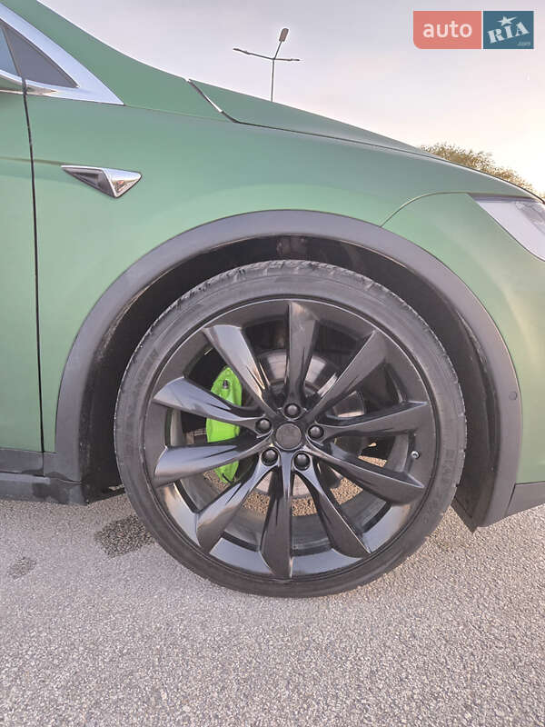 Позашляховик / Кросовер Tesla Model X 2016 в Харкові