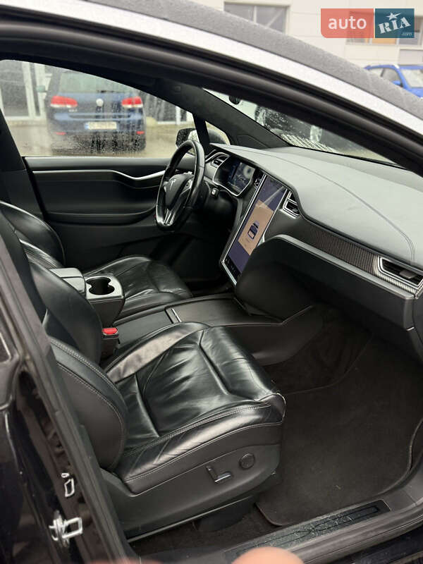 Позашляховик / Кросовер Tesla Model X 2017 в Радехові