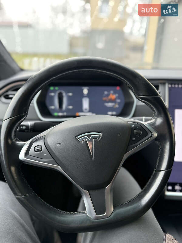 Позашляховик / Кросовер Tesla Model X 2017 в Радехові