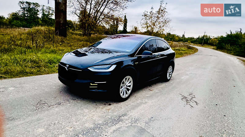 Внедорожник / Кроссовер Tesla Model X 2016 в Коростышеве