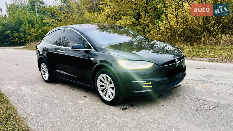 Внедорожник / Кроссовер Tesla Model X 2016 в Коростышеве