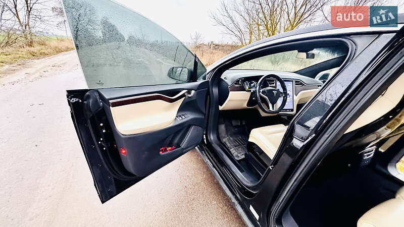 Внедорожник / Кроссовер Tesla Model X 2016 в Коростышеве