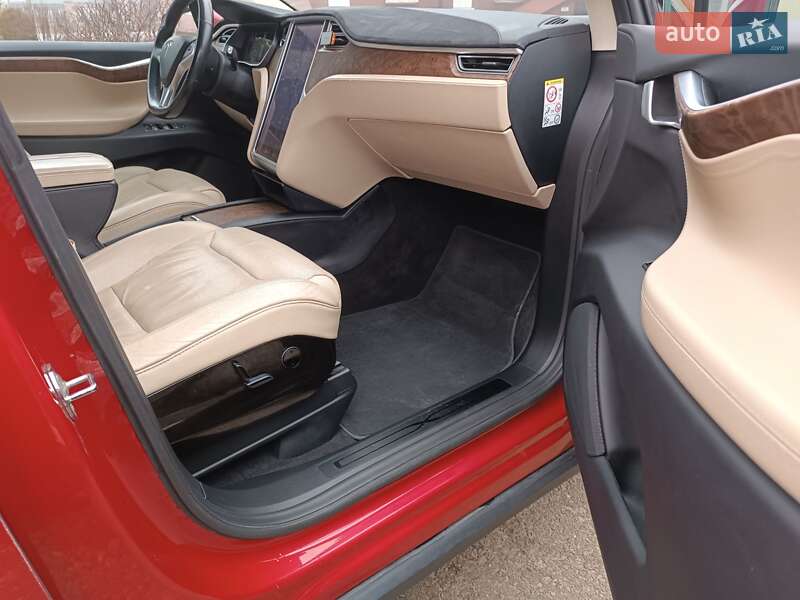 Внедорожник / Кроссовер Tesla Model X 2017 в Стрые