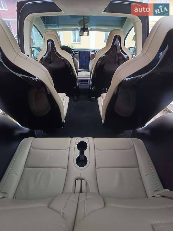 Внедорожник / Кроссовер Tesla Model X 2017 в Стрые