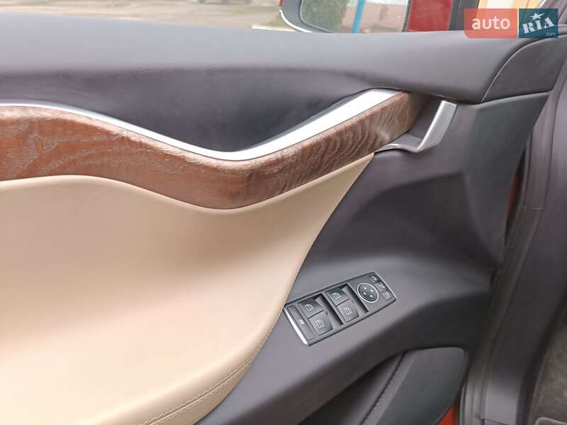 Внедорожник / Кроссовер Tesla Model X 2017 в Стрые