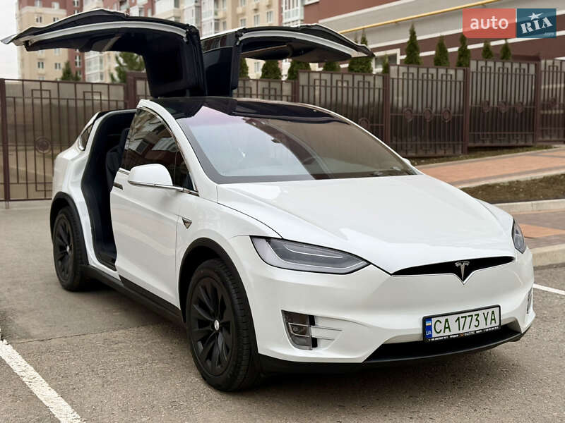 Позашляховик / Кросовер Tesla Model X 2019 в Умані