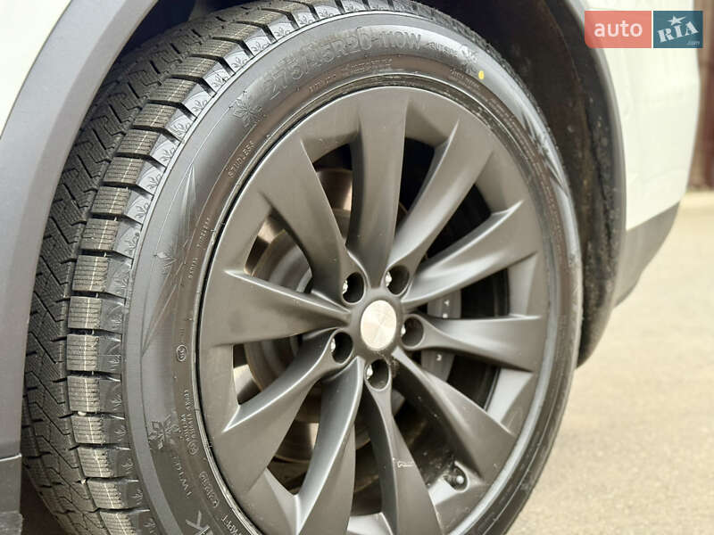 Позашляховик / Кросовер Tesla Model X 2019 в Умані