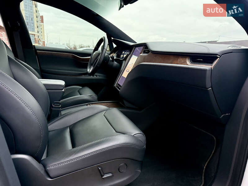 Позашляховик / Кросовер Tesla Model X 2019 в Умані
