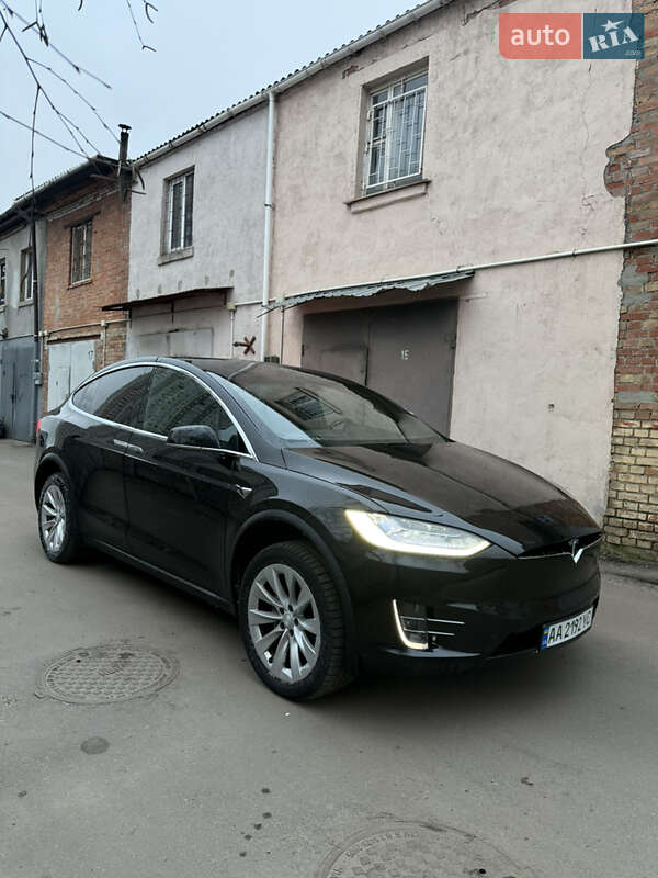 Внедорожник / Кроссовер Tesla Model X 2017 в Киеве