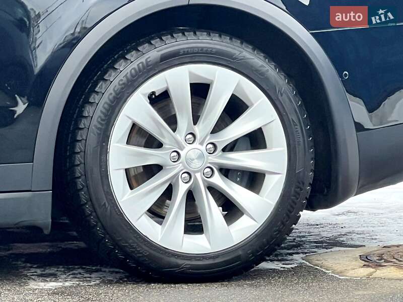 Внедорожник / Кроссовер Tesla Model X 2019 в Киеве