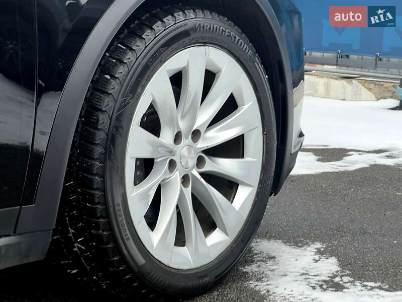 Внедорожник / Кроссовер Tesla Model X 2019 в Киеве