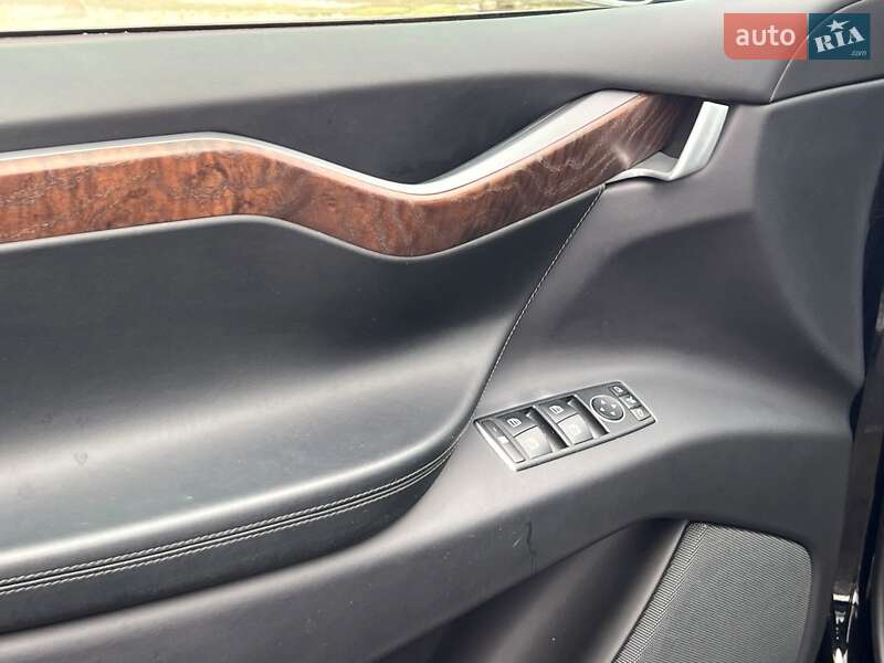 Внедорожник / Кроссовер Tesla Model X 2019 в Киеве