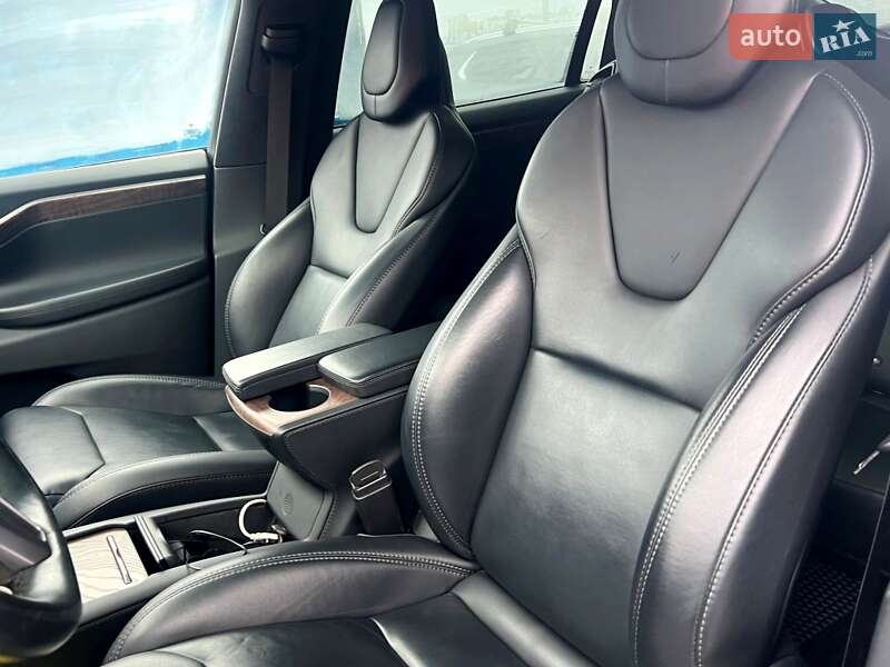 Внедорожник / Кроссовер Tesla Model X 2019 в Киеве