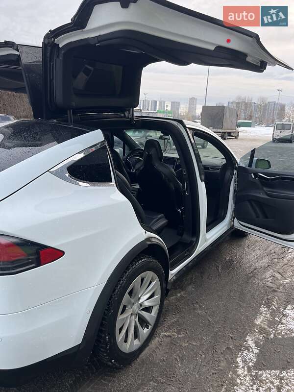 Внедорожник / Кроссовер Tesla Model X 2016 в Киеве
