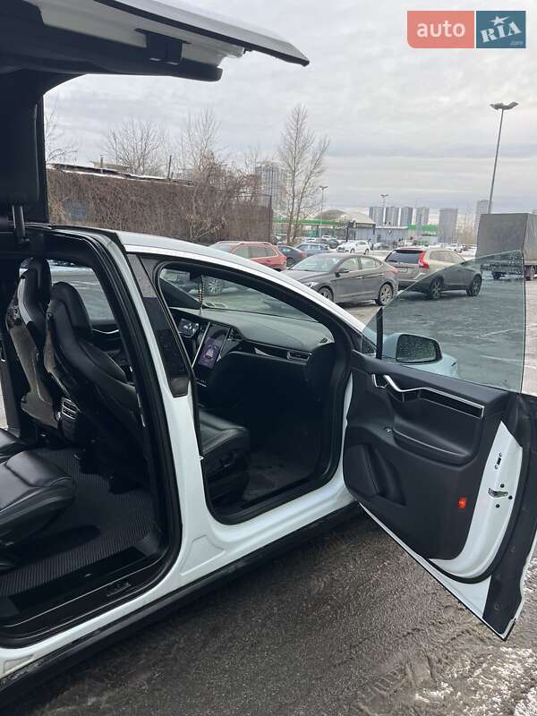 Внедорожник / Кроссовер Tesla Model X 2016 в Киеве