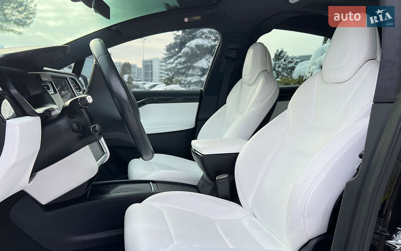 Позашляховик / Кросовер Tesla Model X 2018 в Львові