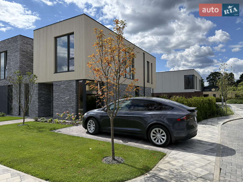 Позашляховик / Кросовер Tesla Model X 2016 в Києві