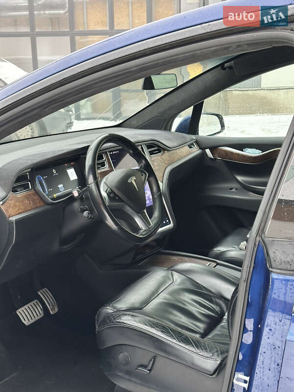 Позашляховик / Кросовер Tesla Model X 2017 в Коломиї