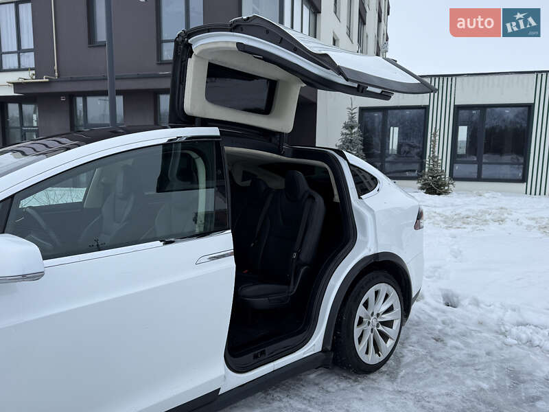 Внедорожник / Кроссовер Tesla Model X 2018 в Городке